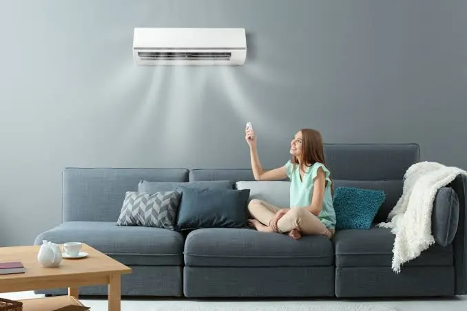 Split AC unit cooling a living room